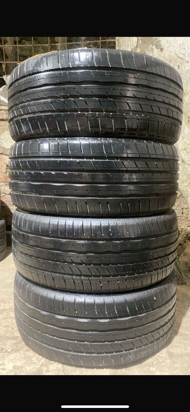 новые шины: 235 40 R19
4шт
Новые