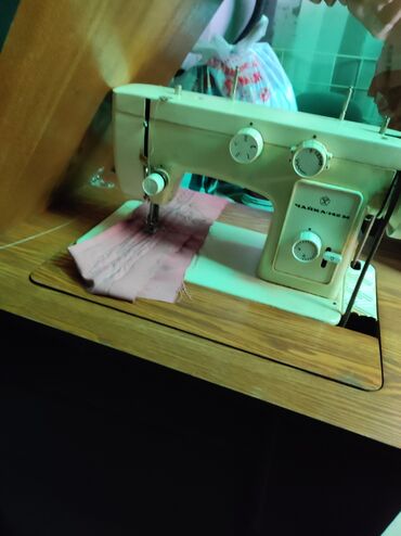 пултывый машина: Продаю швейную машинку чайка. в рабочем отличном состоянии без