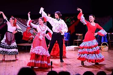 Другие услуги в сфере красоты и здоровья: Театр-студия фламенко "Эсмеральда" начинает набор в группу фламенко с — 30