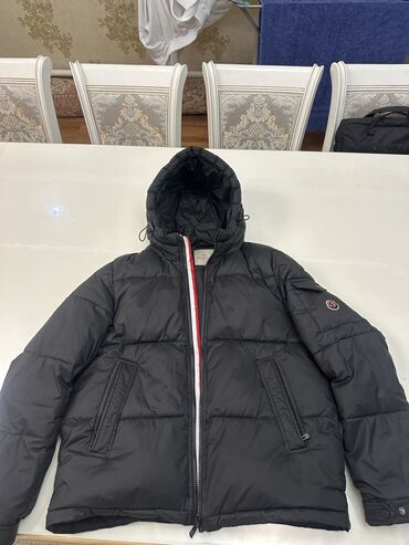 Куртки: Продается зимняя куртка Moncler Состояние новое Пару раз одевали и