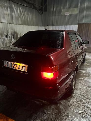 спарк сатуу: Volkswagen Vento: 1992 г., 1.8 л, Кол менен иштөөчү, Бензин, Седан — 4