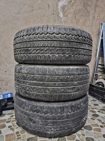 Avtomobil şinləri dəsti 225/50/R17 3 ədəddir.1 ədədi "kumho"dur
