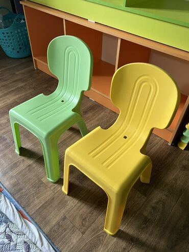 Детские стулья: Детские пластиковые стулья и модульный стеллаж для дошкольных — 3
