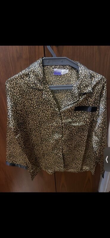 Ev geyimləri, pijamalar: AMERICAN EVENING qadın pijama dəsti - Üst: leopar naxışlı, atlas — 2