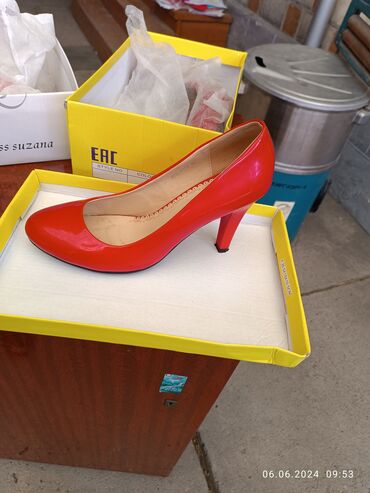 обувь женская бу: Туфли Steel, 40, цвет - Красный
