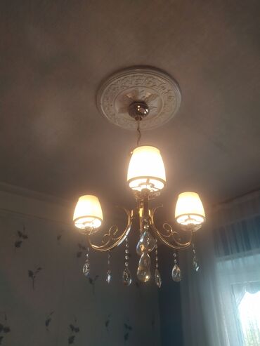 metlax islenmis: Çılçıraq, 3 lampa, Metal