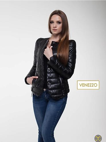 Демисезонные куртки: Представлена женская стеганая куртка, выполненная из кожи. Модель — 11