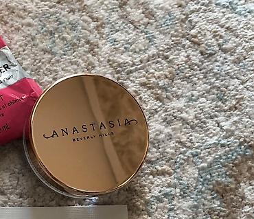 klaç: Anastasiya gel gash ucun 30 man,urban decay fiksator 40 man,mac klac — 5