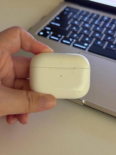 чехол на аирподс про: Кейс для наушников, Apple, Б/у, цвет - Белый — 1