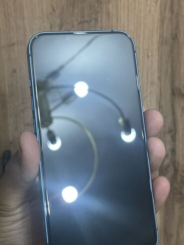 Apple iPhone: IPhone 13 — 13