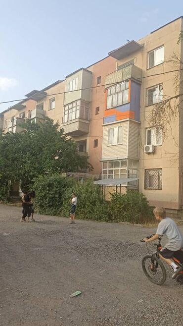 продается орошаемая земля в жайылско районе алтыр будёновка 5 40 гектар цена договорная с довой проблем нету оформление сразу: 3 комнаты, 84 м², 105 серия, 4 этаж, Старый ремонт