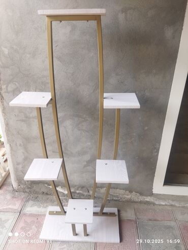 metbex asma tavan modelleri: Metall çərçivəli dekorativ güldan/bitki stendi - Dizayn: Qızılı