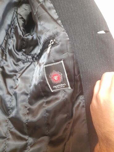 Paltolar: Palto satılır.Cristobal Türkiyənindi. Az istifadə olunub. Səliqəlidir — 2