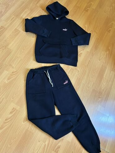 Рубашки: Olcu S M. Ici mexli. Qalindi. Tam qiwliqdi. 1 defe geyinilib. Yeni