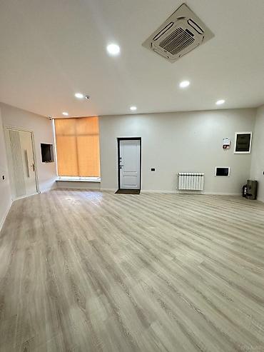 qelebe kruqu: İcarəyə verilir 9 otaqlı ofis 476 m², İnşaatçılar m. Daha 7 şəklə bax — 3