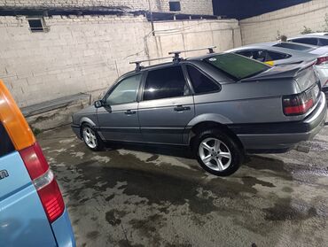 Volkswagen: Volkswagen Passat: 1992 г., 1.8 л, Механика, Бензин, Седан