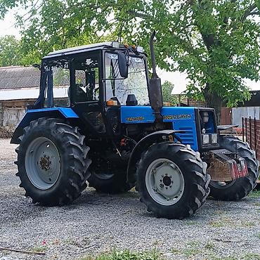 pobeda masin: Belarus 1025.2 GANC traktor - Güclü dörd silindrli dizel mühərrik, ön — 1