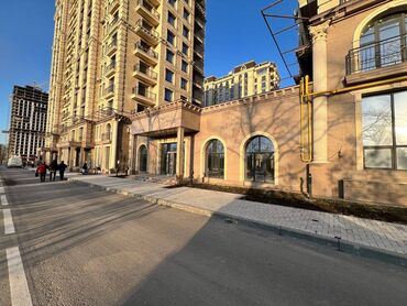 аренда ресторан: Сдаю Офис, 275 м², В бизнес центре, С видом на горы, С системой безопасности, 1 линия
