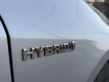 Toyota: Toyota Corolla: 2020 г., 1.8 л, Вариатор, Гибрид, Седан — 12