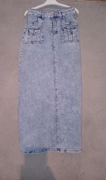 Ətəklər: Məhsul: Uzun denim ətək - Material: Orijinal cins (denim), açıq