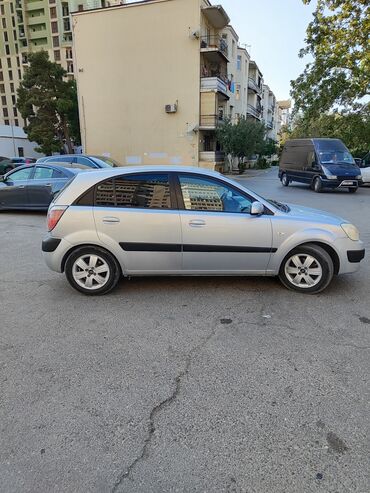 Kia: Kia Rio: 1.4 l | 2005 il Hetçbek