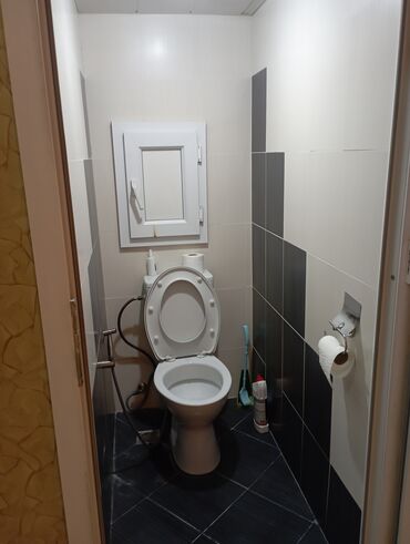 Mənzil kirayələyirəm: Mənzil – 2 otaqlı, tam mebellidir. - Geniş zal: künc divan, TV stendi — 7