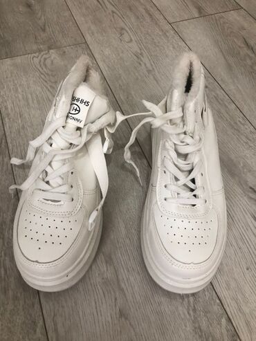 Women's Sneakers and athletic shoes: Новые зимние высокие кроссовки белого цвета с меховой подкладкой и