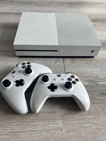 Видеоигры и приставки: Xbox one S в отличном состоянии) 1tb) при покупке обучу как оформить