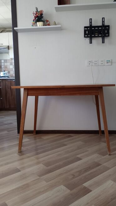 işlenmiş masa: Qonaq masası, İşlənmiş