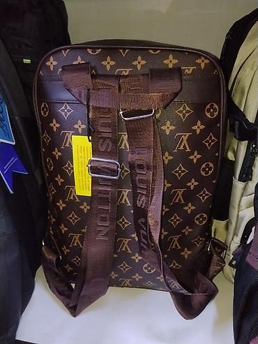 чемодан lv: Рюкзак в коричневой гамме с монограммным принтом LV по всему корпусу — 3