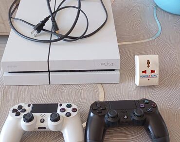 Konsol, 2 Joystick, Kabelleri verilir. Elave Isteyen olsa : GTA 5 -