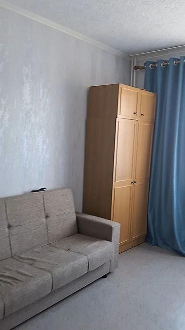 105: Срочна продаю 1ком квартиру, С мебелью Светлая комната с диваном — 7