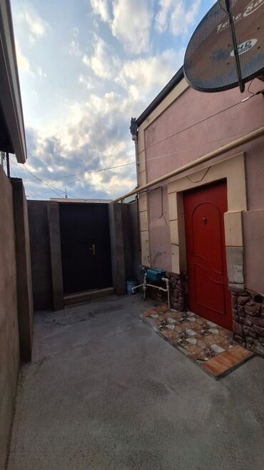 Həyət evləri və villaların satışı: 3 otaqlı, 70 kv. m, Orta təmir — 18