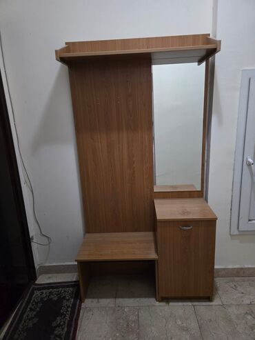Ev üçün digər mebel: Dəhliz üçün çoxfunksiyalı paltar asılqanı və güzgülü konsol -