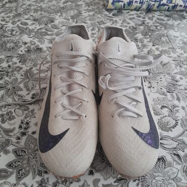 idman alətləri kreditlə: Nike vapor 16 3 defe geyinilib razmer 39.5