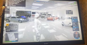 Digər avtomobillər: Qarajda müxtəlif növ nəqliyyat vasitələri var. Yüksək keçmə — 4