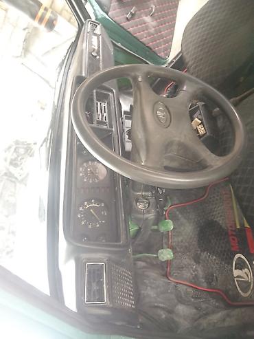 vaz oka satilir: VAZ 2104 universal kuzovlu minik avtomobil. Maşın açıq yaşıl rəngdədir — 6
