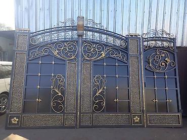 Распашные ворота: Металлические распашные ворота с калиткой (модульные панели) - — 112