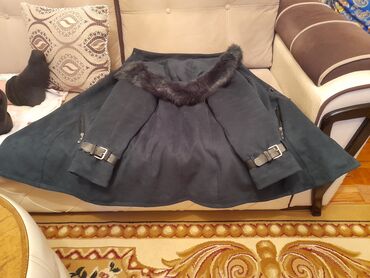 kurtka satilir: Женская куртка 5XL (EU 50), цвет - Зеленый