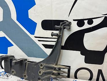 Другие детали кузова: Кронштейн подножки прав. Daf XF 460 2015 Контрактный из Германии, в — 2