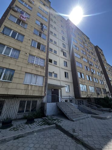 куплю квартиру в бишкеке 2 х комнатную: 1 комната, 45 м², 106 серия улучшенная, 5 этаж, Старый ремонт