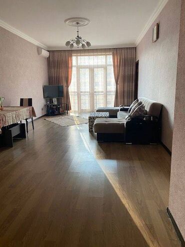 Uzunmüddətli kirayə mənzillər: Mənzil kirayə verilir. 3 otaq, 19.8 mərtəbə, 90 kv, tam əşyalı — 15