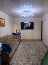 продаются дома: С подселением сдаются зал семейный пары без детей или 2 девушка всё