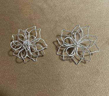 Серьги: Серьги Г гвоздики в форме воздушного цветка из тонкой проволоки — 4