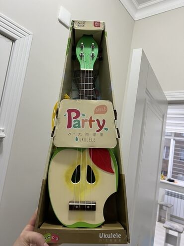 гитара 4 струны: Яркая детская укулеле Party Ukulele 21" (модель Apple) - Форм‑фактор