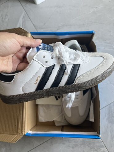 обувь адидас: Adidas Samba — классические кеды, очень удобные, мягкие.Натуральная