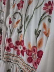 Gündəlik donlar: Ağ rəngdə, uzun, romantik üslublu don. - Material: yüngül, uçuşan — 10