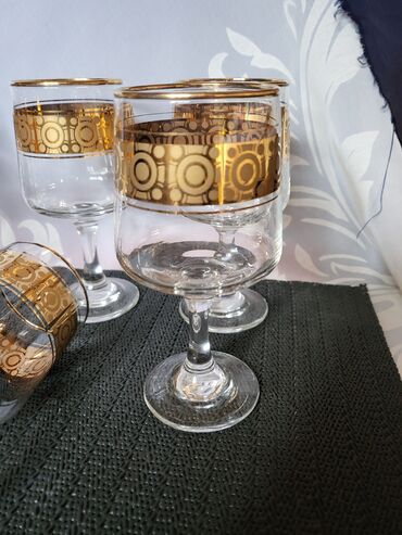 Čaše: Case za vino, 7 komada,kristalno staklo iz 70tih. Case komada 7 u — 9