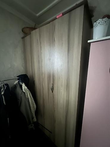 шф: Двухстворчатый платяной шкаф из ДСП под дерево. - Классический дизайн — 1
