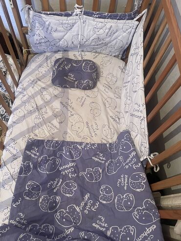 подушки для детской кроватки: Продаю комплект на детскую кроватку: бортики двусторонние( можно
